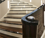 Как сделать интерьер уникальным: глянцевая лестница с многослойной полировкой Vinchelli