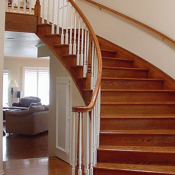 фотография Винтовая лестница из дерева 13 в интерьере