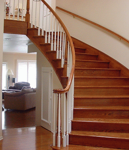 фотография Винтовая лестница из дерева 13 в интерьере