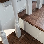 Дубовая лестница по бетону 22