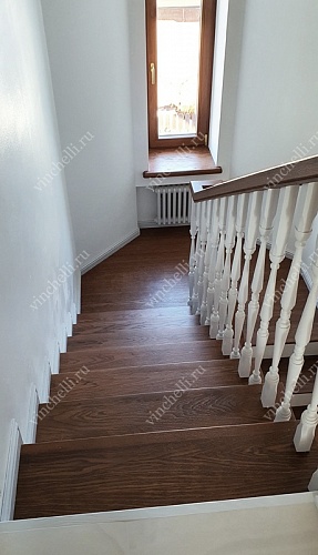 фотография Дубовая лестница по бетону 22 в интерьере